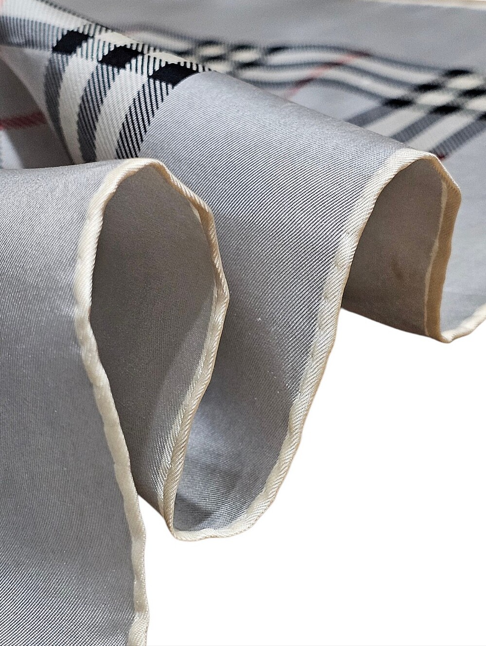 BURBERRY SCARF - Picture 7 of 16